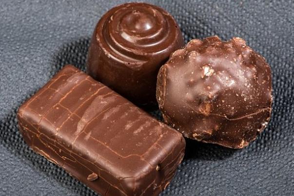 巧克力會不會發(fā)胖 不吃飯吃巧克力會胖嗎 巧克力會不會發(fā)胖 不吃飯吃巧克力會胖嗎