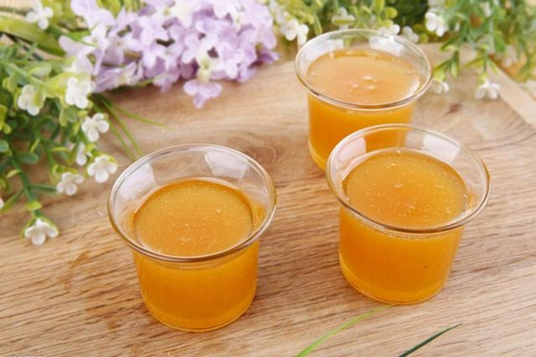 夏天適合喝蜂蜜嗎 夏天喝蜂蜜水的最佳時(shí)間 夏天適合喝蜂蜜嗎 夏天喝蜂蜜水的最佳時(shí)間