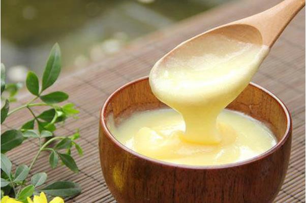 蜂王漿是怎樣生產(chǎn)出來的 蜂王漿是什么味道才是正宗的 蜂王漿是怎樣生產(chǎn)出來的 蜂王漿是什么味道才是正宗的