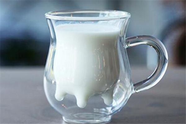 羊奶有膻味嗎 羊奶有膻味好還是沒(méi)膻味好 羊奶有膻味嗎 羊奶有膻味好還是沒(méi)膻味好