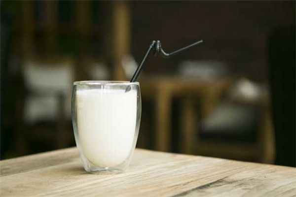 羊奶要煮開了喝嗎 羊奶煮沸了還有營(yíng)養(yǎng)嗎