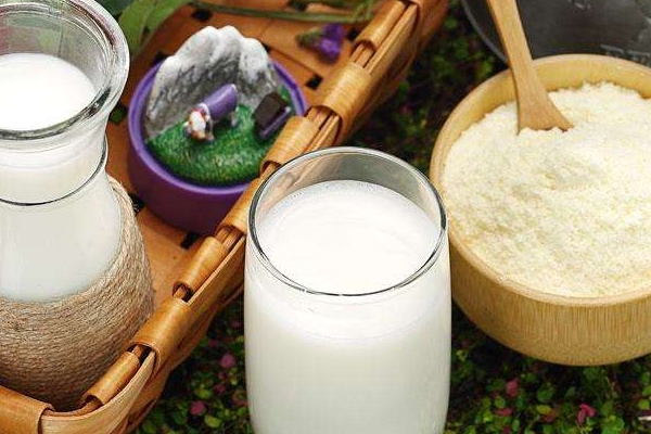 羊奶和牛奶哪營養(yǎng)價(jià)值高 羊奶和牛奶的區(qū)別 羊奶和牛奶哪營養(yǎng)價(jià)值高 羊奶和牛奶的區(qū)別