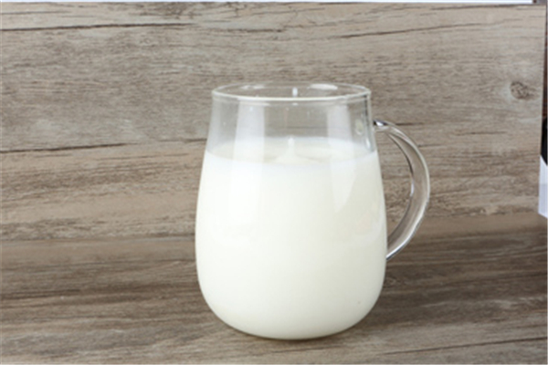 羊奶有膻味嗎 羊奶有膻味好還是沒(méi)膻味好 羊奶有膻味嗎 羊奶有膻味好還是沒(méi)膻味好