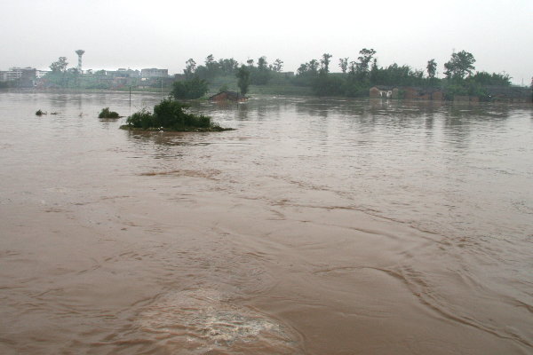 洪災(zāi)過(guò)后的河南衛(wèi)輝滿(mǎn)目瘡痍 洪水來(lái)臨前要準(zhǔn)備什么 洪災(zāi)過(guò)后的河南衛(wèi)輝滿(mǎn)目瘡痍 洪水來(lái)臨前要準(zhǔn)備什么