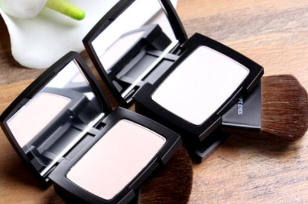 高光粉和高光棒哪個好用 高光粉和高光棒有什么區(qū)別 高光粉和高光棒哪個好用 高光粉和高光棒有什么區(qū)別