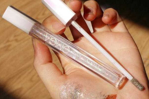 高光液怎么上妝比較自然 過期的高光能用嗎 高光液怎么上妝比較自然 過期的高光能用嗎