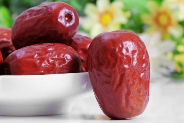 紅棗可以天天吃嗎 紅棗可以泡水喝嗎 紅棗可以天天吃嗎 紅棗可以泡水喝嗎