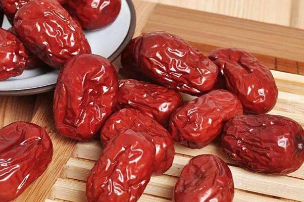 紅棗水的功效和作用 紅棗水喝多了會(huì)上火嗎 紅棗水的功效和作用 紅棗水喝多了會(huì)上火嗎