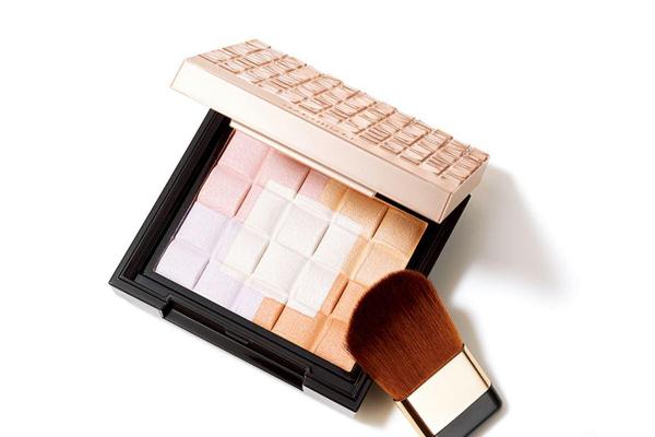 高光粉和高光棒哪個好用 高光粉和高光棒有什么區(qū)別 高光粉和高光棒哪個好用 高光粉和高光棒有什么區(qū)別