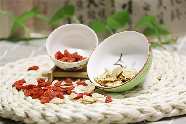 西洋參茶晚上可以喝嗎 西洋參茶喝了會(huì)失眠嗎 西洋參茶晚上可以喝嗎 西洋參茶喝了會(huì)失眠嗎