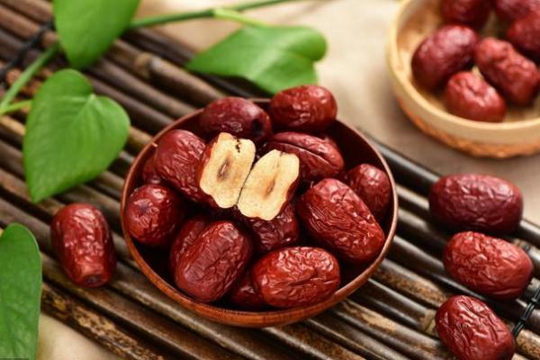 紅棗水的功效和作用 紅棗水喝多了會(huì)上火嗎 紅棗水的功效和作用 紅棗水喝多了會(huì)上火嗎