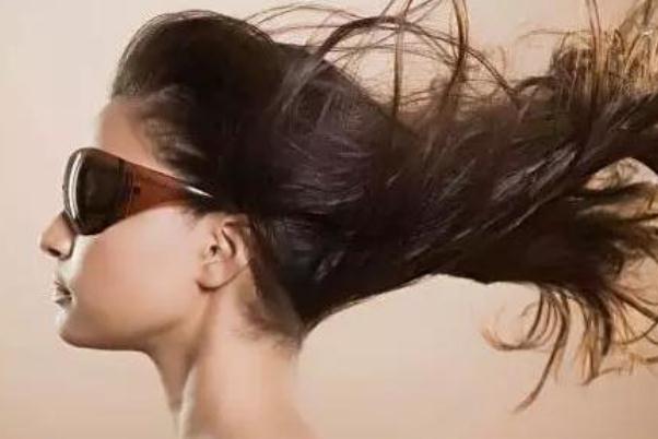 頭發(fā)保養(yǎng)會不會對身體不好 頭發(fā)做柔順和護理有什么區(qū)別