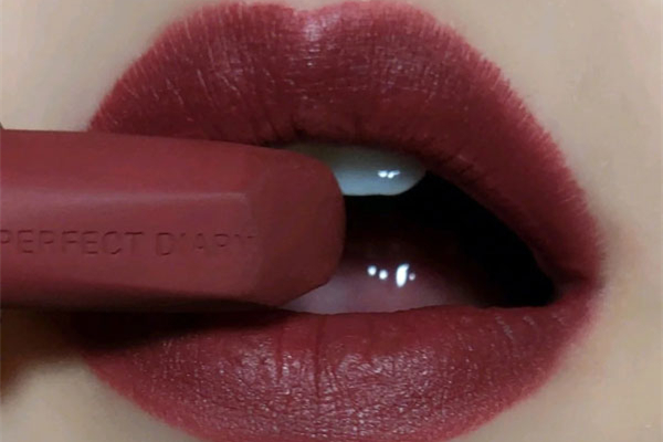 完美日記適合素顏的口紅 完美日記賣(mài)的最火的兩個(gè)色號(hào) 完美日記適合素顏的口紅 完美日記賣(mài)的最火的兩個(gè)色號(hào)