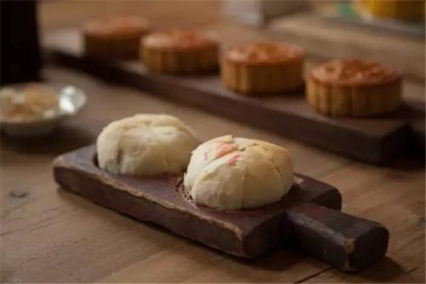 蘇式月餅保存方法 蘇式月餅放第二天就軟了怎么回事 蘇式月餅保存方法 蘇式月餅放第二天就軟了怎么回事