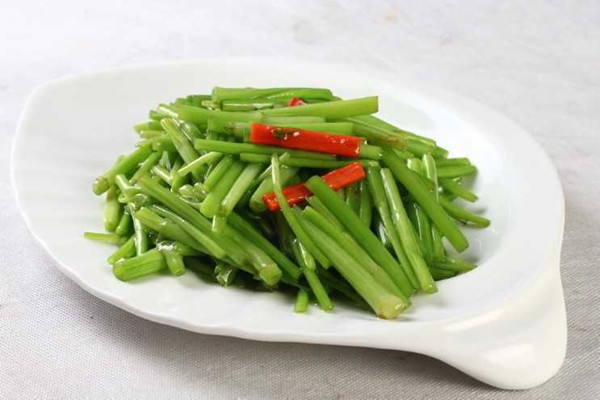 芹菜會(huì)過(guò)敏嗎 芹菜會(huì)讓人貧血嗎 芹菜會(huì)過(guò)敏嗎 芹菜會(huì)讓人貧血嗎