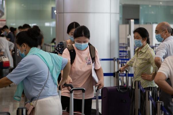 赴美留學(xué)機場排長隊十萬票價再現(xiàn) 國外留學(xué)哪個國家比較好 赴美留學(xué)機場排長隊十萬票價再現(xiàn) 國外留學(xué)哪個國家比較好