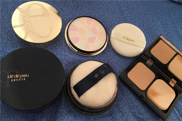 e大餅和紀(jì)梵希散粉哪個好用 e大餅和nars蜜粉餅?zāi)膫€好用 e大餅和紀(jì)梵希散粉哪個好用 e大餅和nars蜜粉餅?zāi)膫€好用