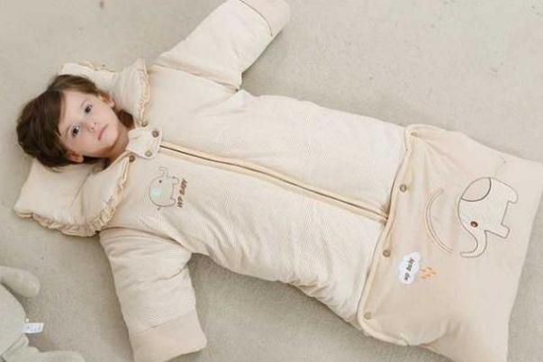 嬰兒用睡袋睡覺(jué)好不好 嬰兒用睡袋還需要蓋被子嗎 嬰兒用睡袋睡覺(jué)好不好 嬰兒用睡袋還需要蓋被子嗎