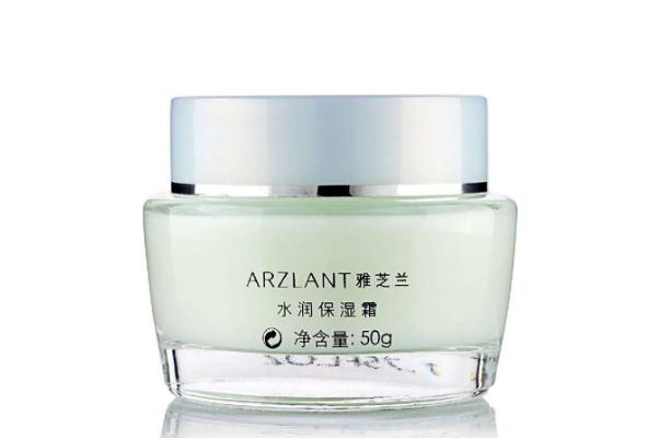 保濕霜可以直接涂臉上嗎 保濕霜可以當(dāng)身體乳嗎 保濕霜可以直接涂臉上嗎 保濕霜可以當(dāng)身體乳嗎