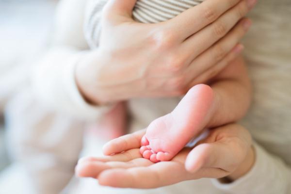 嬰兒腳臭是怎么回事啊 嬰兒腳臭正常嗎 嬰兒腳臭是怎么回事啊 嬰兒腳臭正常嗎