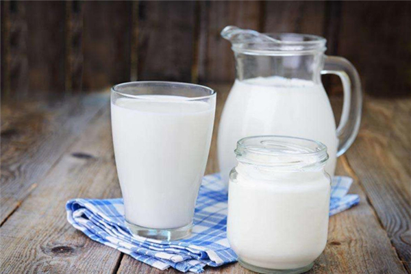 牛奶和奶粉哪個(gè)有營養(yǎng)哪個(gè)更好 牛奶和奶粉一樣嗎 牛奶和奶粉哪個(gè)有營養(yǎng)哪個(gè)更好 牛奶和奶粉一樣嗎