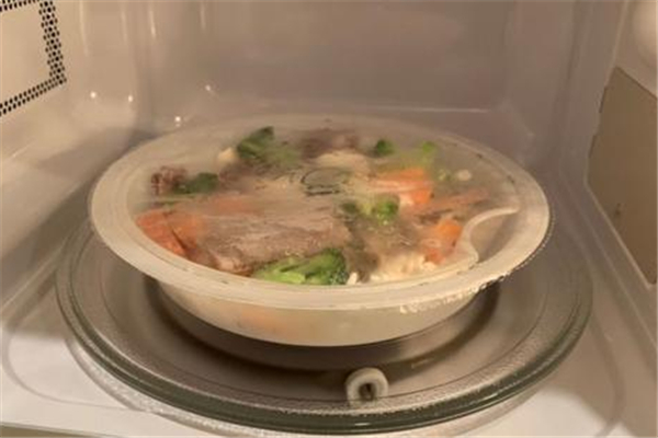 禁員工熱飯老板回應(yīng)稱微波爐還在 公司熱飯微波爐熱多久 禁員工熱飯老板回應(yīng)稱微波爐還在 公司熱飯微波爐熱多久