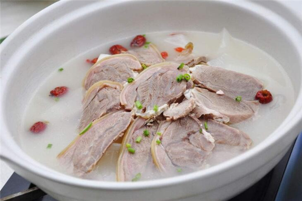 羊肉湯用哪個(gè)部分的羊肉 羊肉湯的做法及配料 羊肉湯用哪個(gè)部分的羊肉 羊肉湯的做法及配料