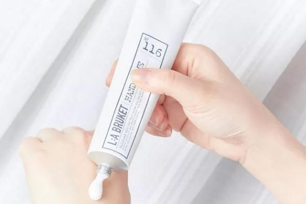 護(hù)手霜是一年四季都要涂嗎 護(hù)手霜是冬天用還是夏天用 護(hù)手霜是一年四季都要涂嗎 護(hù)手霜是冬天用還是夏天用