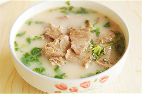 羊肉湯用哪個(gè)部分的羊肉 羊肉湯的做法及配料 羊肉湯用哪個(gè)部分的羊肉 羊肉湯的做法及配料