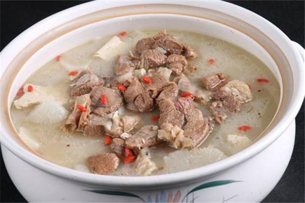 羊肉湯適合什么季節(jié)喝 羊肉湯喝多了會(huì)不會(huì)上火 羊肉湯適合什么季節(jié)喝 羊肉湯喝多了會(huì)不會(huì)上火