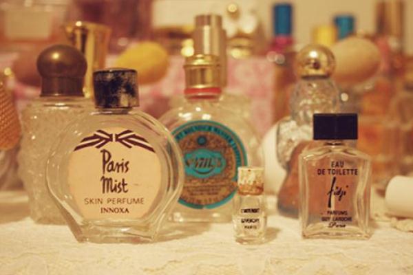 香水對皮膚有害嗎 香薰可以當(dāng)香水噴嗎 香水對皮膚有害嗎 香薰可以當(dāng)香水噴嗎