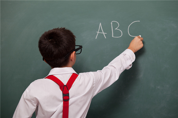 孩子學英語會不會影響學拼音 孩子學英語會跟拼音混淆嗎 孩子學英語會不會影響學拼音 孩子學英語會跟拼音混淆嗎