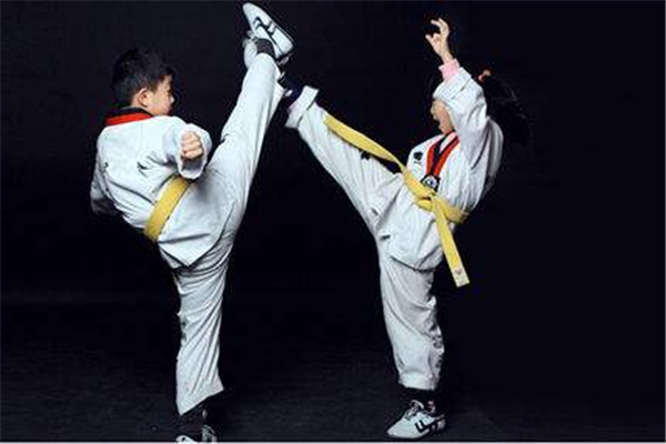 跆拳道有實(shí)戰(zhàn)能力嗎 跆拳道的好處與壞處 跆拳道有實(shí)戰(zhàn)能力嗎 跆拳道的好處與壞處