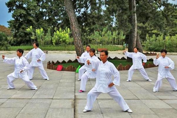 打太極是飯前還是飯后 打太極拳一定要出汗嗎 打太極是飯前還是飯后 打太極拳一定要出汗嗎