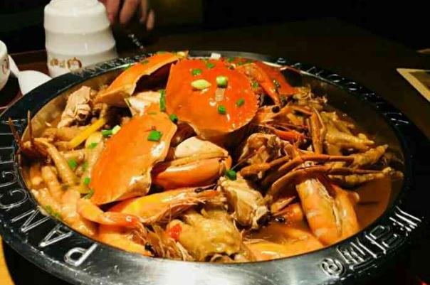 胖哥倆肉蟹煲死蟹當(dāng)活蟹賣 死螃蟹煮熟了可以吃嗎 胖哥倆肉蟹煲死蟹當(dāng)活蟹賣 死螃蟹煮熟了可以吃嗎