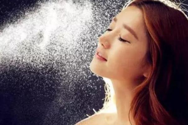 保濕噴霧和爽膚水區(qū)別 保濕噴霧用在哪個步驟 保濕噴霧和爽膚水區(qū)別 保濕噴霧用在哪個步驟