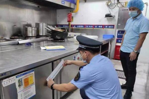 胖哥倆在執(zhí)法人員檢查前丟棄食材 吃死螃蟹有什么危害 胖哥倆在執(zhí)法人員檢查前丟棄食材 吃死螃蟹有什么危害