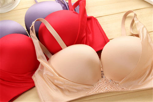 內(nèi)衣買大點好還是買小點好 內(nèi)衣買什么顏色的好 內(nèi)衣買大點好還是買小點好 內(nèi)衣買什么顏色的好
