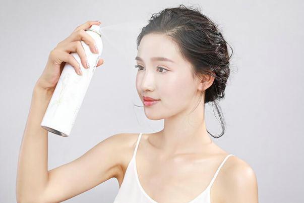 定妝噴霧的危害 如何正確使用定妝噴霧 定妝噴霧的危害 如何正確使用定妝噴霧