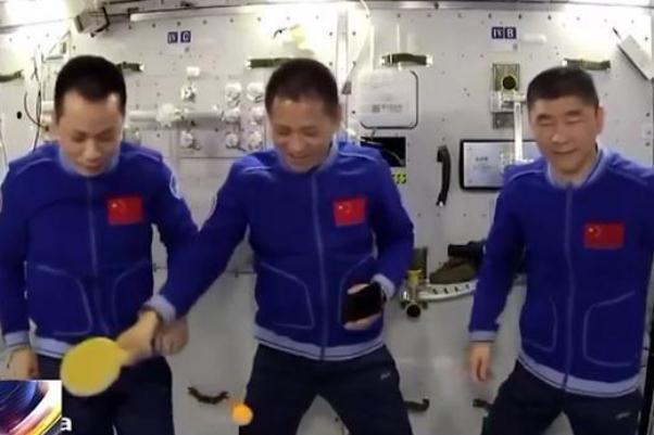 國乒回應航天員在空間站打乒乓球 打乒乓球?qū)ρ杏绊憜? alt=