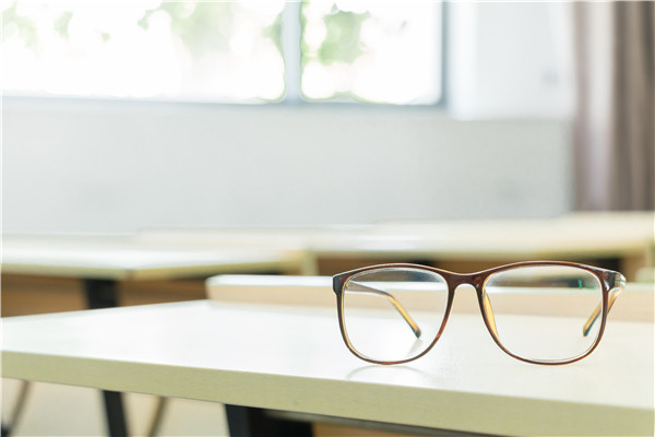 近視眼手術(shù)后還可能近視 預(yù)防近視的方法及建議 近視眼手術(shù)后還可能近視 預(yù)防近視的方法及建議