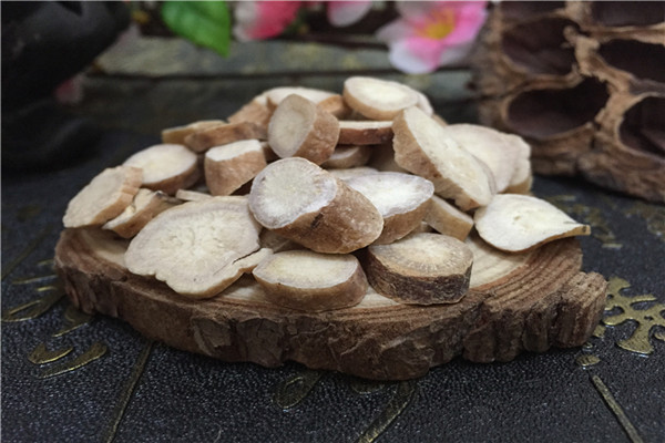 白芍能和黃芪一起喝嗎 白芍能和丹參三七同用嗎 白芍能和黃芪一起喝嗎 白芍能和丹參三七同用嗎