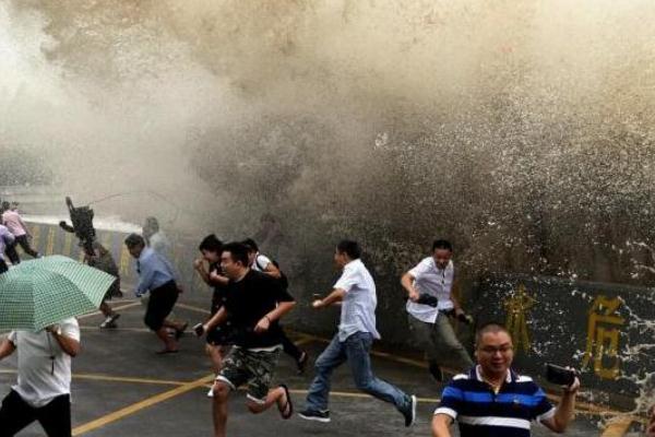 被錢塘江潮水卷走男子確認(rèn)身亡 觀潮時(shí)要注意哪些事項(xiàng) 被錢塘江潮水卷走男子確認(rèn)身亡 觀潮時(shí)要注意哪些事項(xiàng)