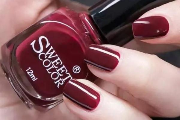 指甲油對(duì)身體有什么危害 指甲油干了放熱水里 指甲油對(duì)身體有什么危害 指甲油干了放熱水里