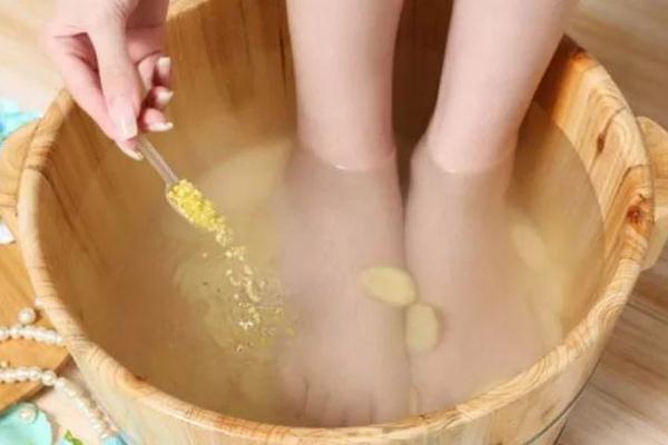 手腳冰涼會發(fā)燒嗎 手腳冰涼會導(dǎo)致不孕嗎 手腳冰涼會發(fā)燒嗎 手腳冰涼會導(dǎo)致不孕嗎