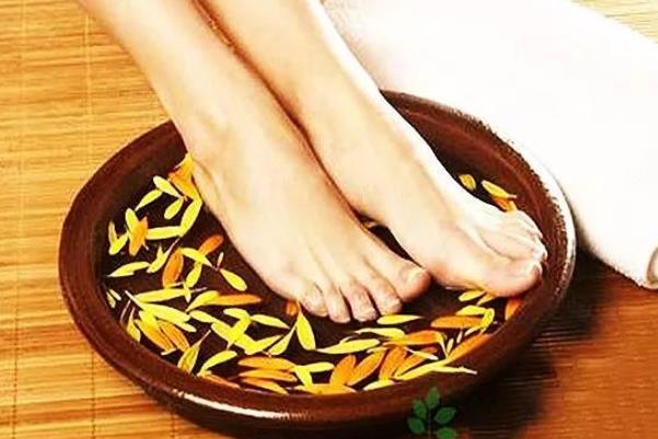 中藥泡腳會(huì)影響喂奶嗎 中藥泡腳孕婦可以泡嗎 中藥泡腳會(huì)影響喂奶嗎 中藥泡腳孕婦可以泡嗎