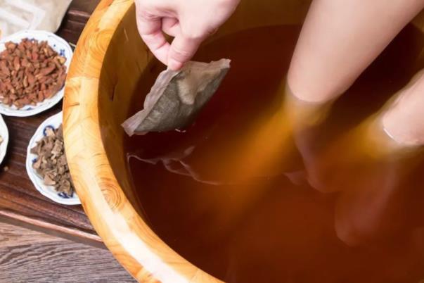中藥泡腳會上火嗎 中藥泡腳會影響月經(jīng)推遲嗎 中藥泡腳會上火嗎 中藥泡腳會影響月經(jīng)推遲嗎