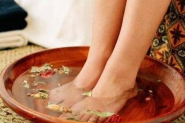 中藥泡腳會(huì)影響喂奶嗎 中藥泡腳孕婦可以泡嗎 中藥泡腳會(huì)影響喂奶嗎 中藥泡腳孕婦可以泡嗎