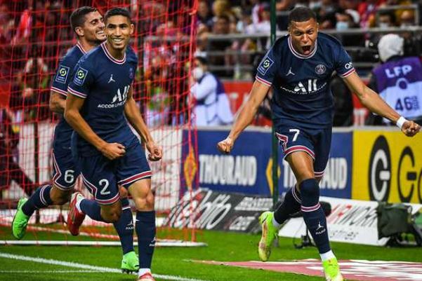 踢足球是多少個人 足球運動都有什么特點 踢足球是多少個人 足球運動都有什么特點