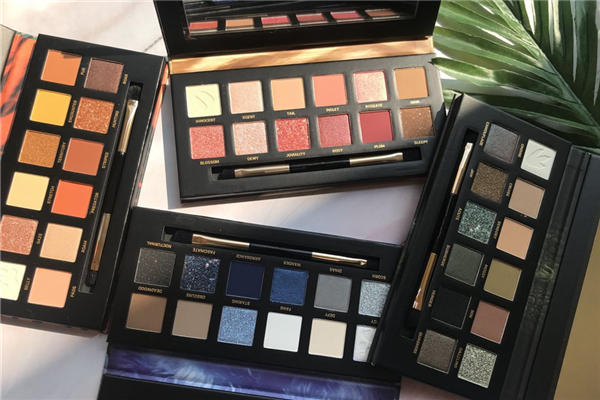 完美日記狐貍眼影盤教程 完美日記眼影盤怎么選 完美日記狐貍眼影盤教程 完美日記眼影盤怎么選